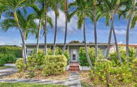 Yazlık ev – Surfside, Florida, Amerika Birleşik Devletleri. 673,000 €