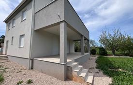 4 odalılar şehir içinde müstakil ev 135 m² Tkon'da, Hırvatistan. 400,000 €