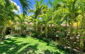 Yazlık ev – Coral Gables, Florida, Amerika Birleşik Devletleri. $799,000