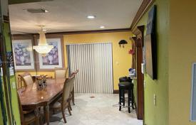 3 odalılar şehir içinde müstakil ev 160 m² Miami'de, Amerika Birleşik Devletleri. $415,000
