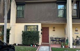 3 odalılar şehir içinde müstakil ev 137 m² Pembroke Pines'da, Amerika Birleşik Devletleri. $395,000
