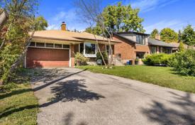 10 odalılar şehir içinde müstakil ev North York'da, Kanada. C$1,864,000