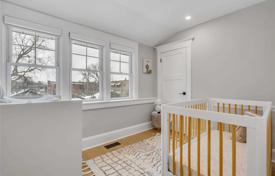 3 odalılar şehir içinde müstakil ev Etobicoke'de, Kanada. C$1,956,000