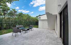Şehir içinde müstakil ev – Miami sahili, Florida, Amerika Birleşik Devletleri. $2,995,000