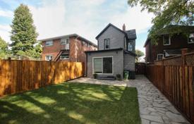 3 odalılar şehir içinde müstakil ev Etobicoke'de, Kanada. C$1,897,000