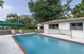 Villa – Pine Tree Drive, Miami sahili, Florida,  Amerika Birleşik Devletleri. $2,190,000