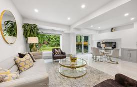 8 odalılar şehir içinde müstakil ev North York'da, Kanada. C$1,998,000