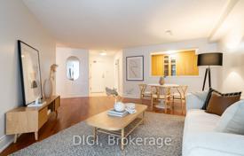 6 odalılar daire North York'da, Kanada. C$1,210,000