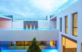 6 odalılar villa 400 m² Pattaya'da, Tayland. $2,067,000