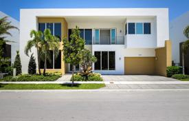 Yazlık ev – Doral, Florida, Amerika Birleşik Devletleri. $1,645,000