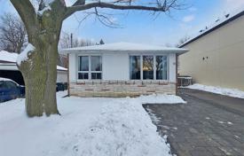 5 odalılar şehir içinde müstakil ev Scarborough'da, Kanada. C$1,715,000