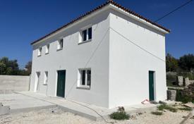 3 odalılar şehir içinde müstakil ev 165 m² Kanfanar'da, Hırvatistan. 348,000 €