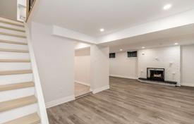 4 odalılar şehir içinde müstakil ev Etobicoke'de, Kanada. C$1,845,000