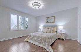 12 odalılar şehir içinde müstakil ev Scarborough'da, Kanada. C$2,328,000