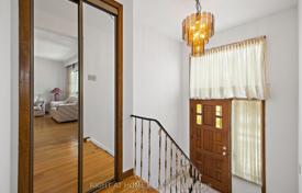 9 odalılar konak North York'da, Kanada. C$1,295,000