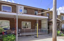 3 odalılar konak Old Toronto'da, Kanada. C$1,255,000