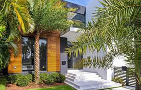 Şehir içinde müstakil ev – Miami sahili, Florida, Amerika Birleşik Devletleri. $7,950,000