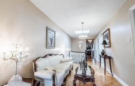 8 odalılar şehir içinde müstakil ev York'da, Kanada. C$2,229,000