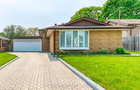 6 odalılar şehir içinde müstakil ev Scarborough'da, Kanada. C$1,307,000