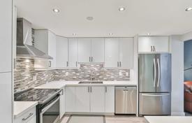 2 odalılar daire North York'da, Kanada. C$803,000