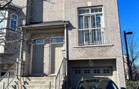9 odalılar konak North York'da, Kanada. C$1,100,000
