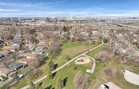 10 odalılar şehir içinde müstakil ev Etobicoke'de, Kanada. C$1,547,000