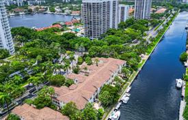Şehir içinde müstakil ev – Aventura, Florida, Amerika Birleşik Devletleri. $2,250,000