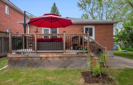7 odalılar şehir içinde müstakil ev North York'da, Kanada. C$1,875,000