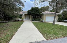 5 odalılar şehir içinde müstakil ev 429 m² Miami'de, Amerika Birleşik Devletleri. $2,400,000