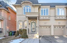 4 odalılar konak North York'da, Kanada. C$1,825,000