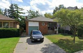 10 odalılar şehir içinde müstakil ev North York'da, Kanada. C$1,842,000