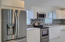 4 odalılar şehir içinde müstakil ev 196 m² Miami'de, Amerika Birleşik Devletleri. $800,000