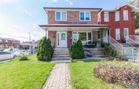 6 odalılar şehir içinde müstakil ev East York'da, Kanada. C$1,388,000