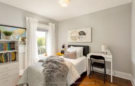 8 odalılar şehir içinde müstakil ev Toronto'da, Kanada. C$2,006,000