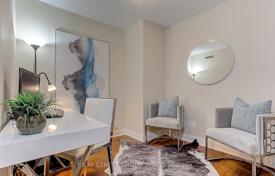 6 odalılar daire Scarborough'da, Kanada. C$803,000