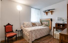 6 odalılar daire North York'da, Kanada. C$840,000