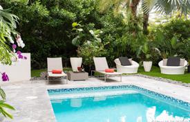 Villa – Miami, Florida, Amerika Birleşik Devletleri. 2,958,000 €
