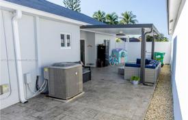 3 odalılar şehir içinde müstakil ev 165 m² Miami'de, Amerika Birleşik Devletleri. $680,000