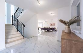 7 odalılar şehir içinde müstakil ev 323 m² Kras'da, Hırvatistan. 1,150,000 €