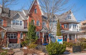 8 odalılar konak Old Toronto'da, Kanada. C$2,500,000