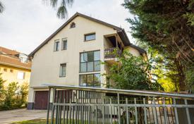 Yazlık ev 472 m² District XIV (Zugló)'da, Macaristan. 920,000 €