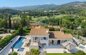 7 odalılar villa Mandelieu-la-Napoule'de, Fransa. 1,875,000 €