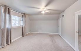 4 odalılar şehir içinde müstakil ev Etobicoke'de, Kanada. C$1,775,000
