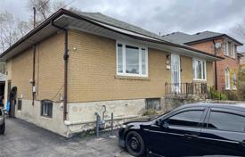9 odalılar şehir içinde müstakil ev North York'da, Kanada. C$1,437,000