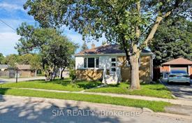 12 odalılar şehir içinde müstakil ev Etobicoke'de, Kanada. C$1,646,000