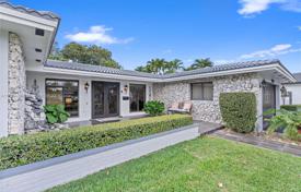 4 odalılar şehir içinde müstakil ev 290 m² Miami Lakes'da, Amerika Birleşik Devletleri. $1,125,000