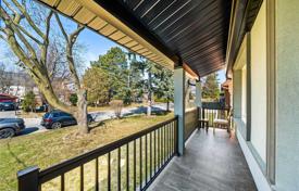 9 odalılar şehir içinde müstakil ev North York'da, Kanada. C$2,050,000