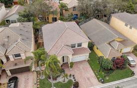 Şehir içinde müstakil ev – Coral Springs, Florida, Amerika Birleşik Devletleri. $750,000