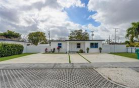 4 odalılar şehir içinde müstakil ev 139 m² Miami'de, Amerika Birleşik Devletleri. $710,000