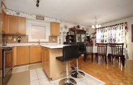 7 odalılar şehir içinde müstakil ev Old Toronto'da, Kanada. C$1,589,000